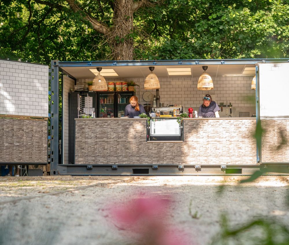 manor made kitchen food truck at little winnick touring park